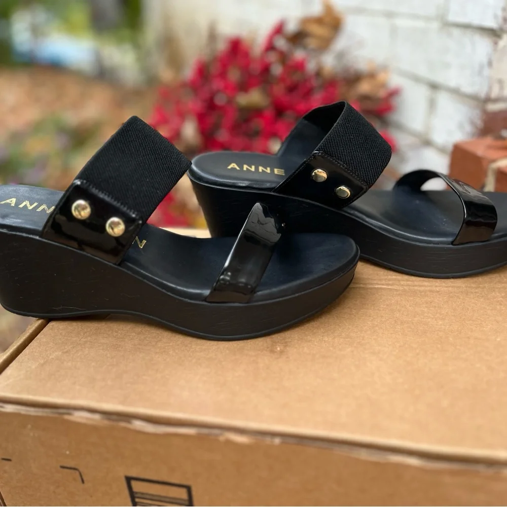 NEW. Ann Kline Black strap open toe heeled sandals NWOT